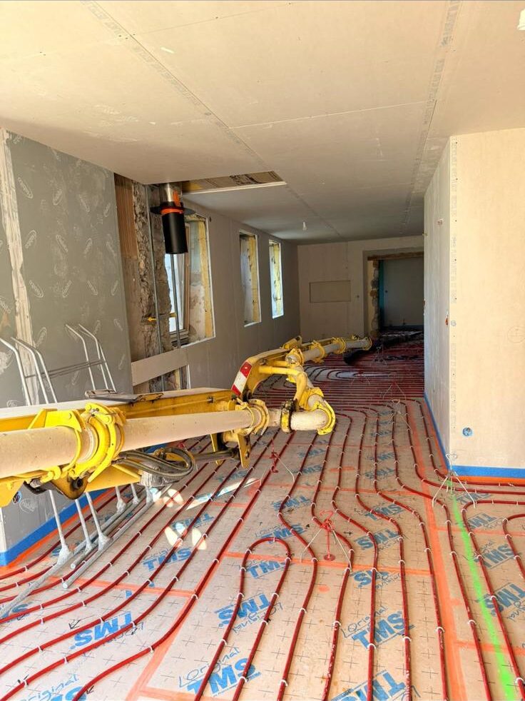 Coulage de chape liquide sur plancher chauffant